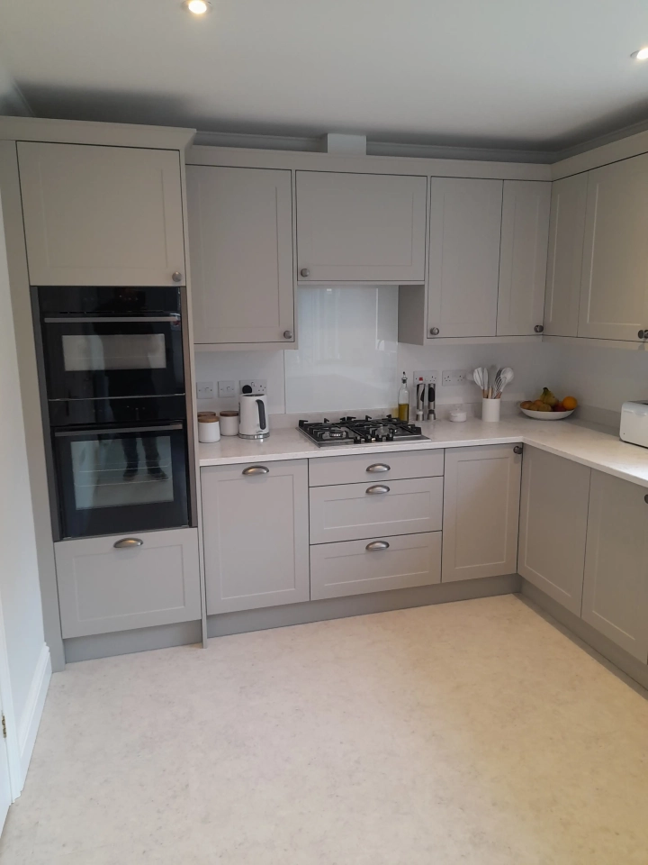 Kitchen With Intergrated Oevn